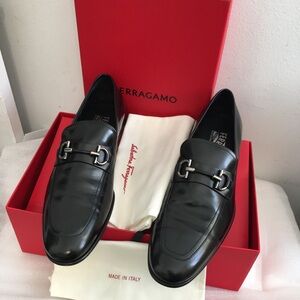 Salvatore Ferragamo Black Leather Men's Loafers. Made in Italy. Side 9